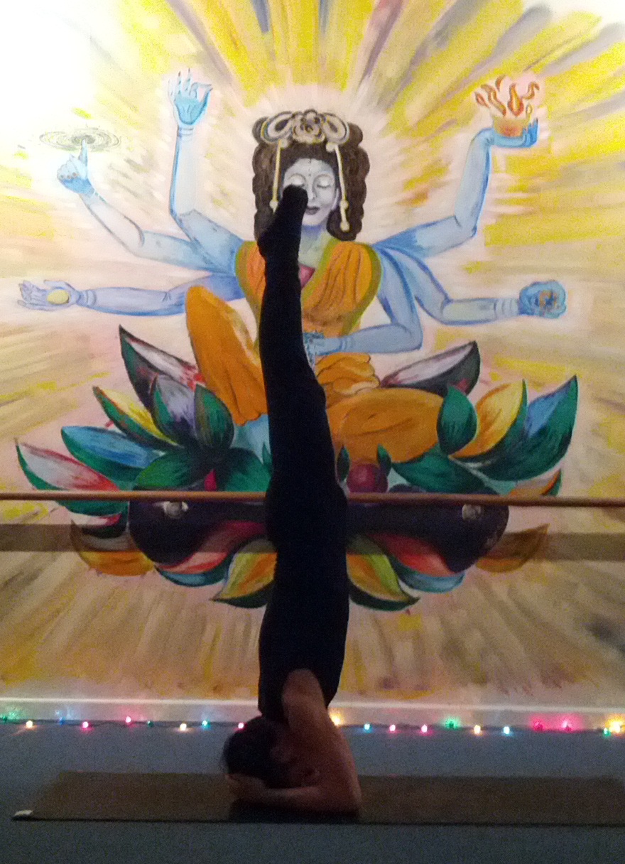 ../postpic/YogaHeadStand2014.jpg